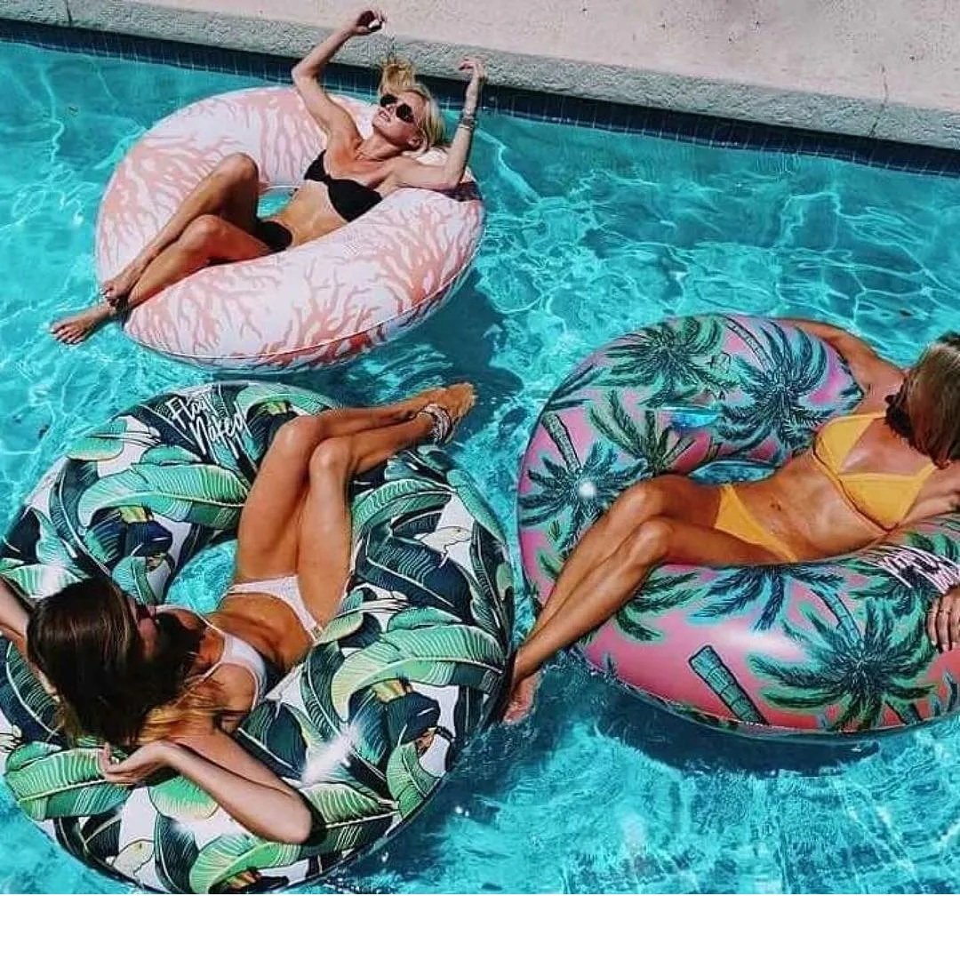 Девушка бассейн лето