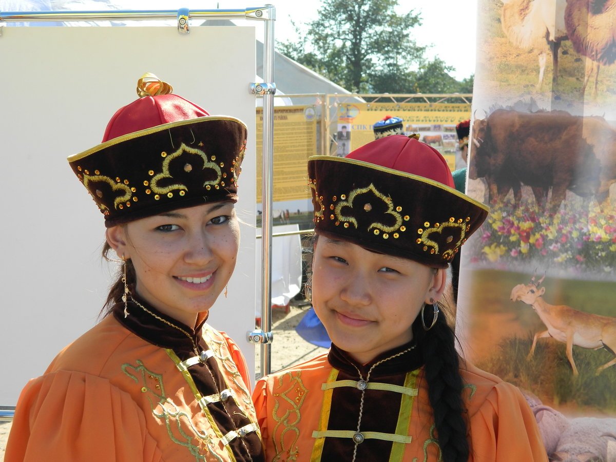 Калмыцкий женский национальный костюм цегдег