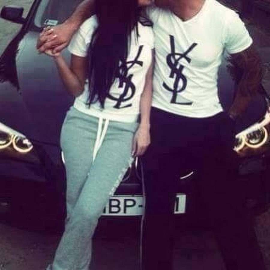 Кавказская девочка в спортивках