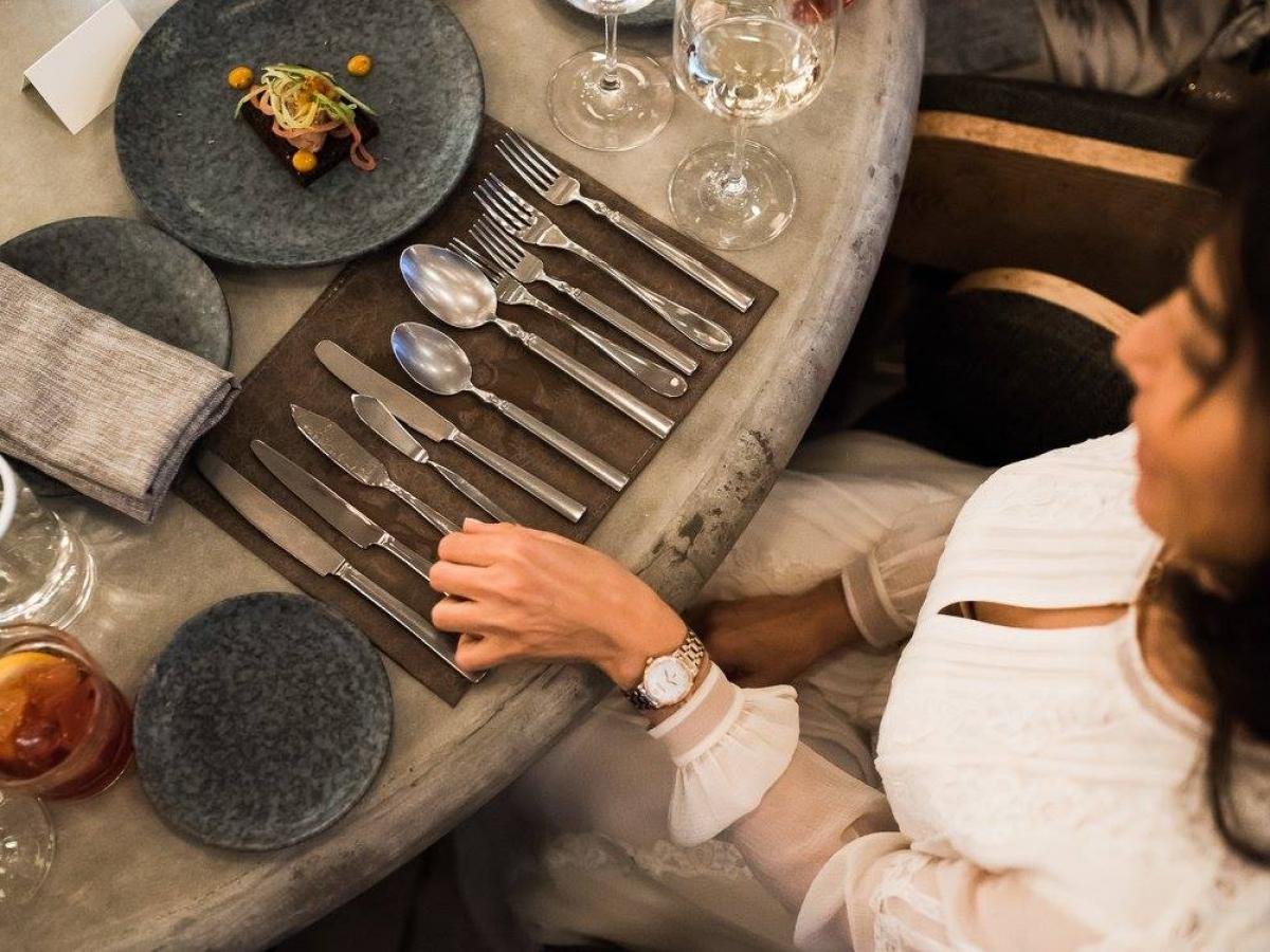 Ресторанный этикет за столом