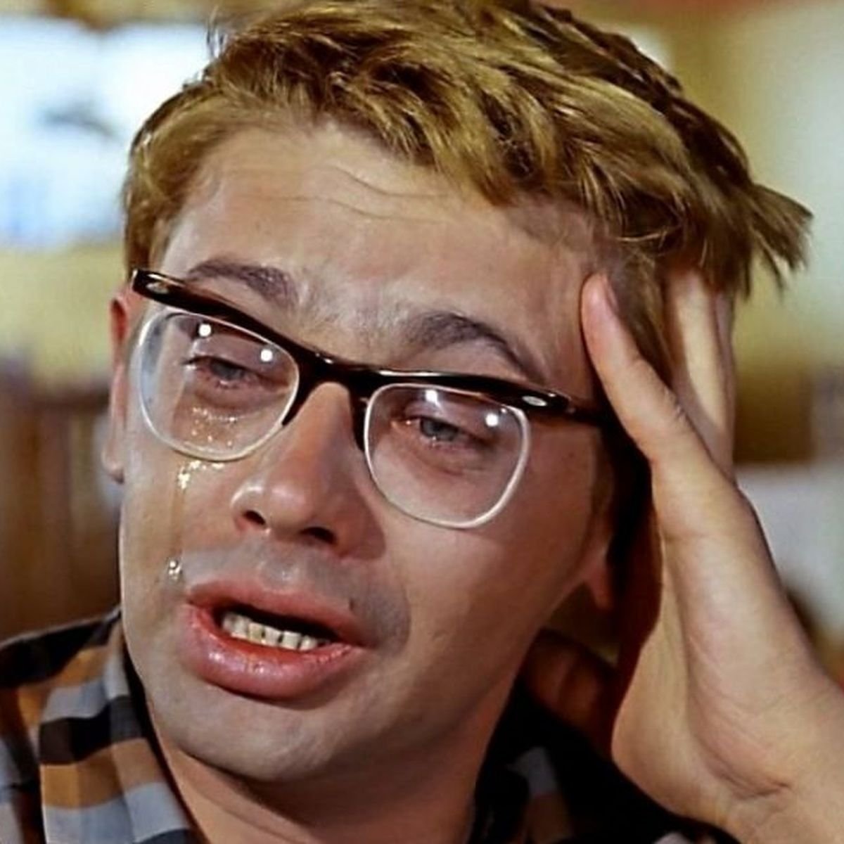 Кавказская пленница Шурик плачет