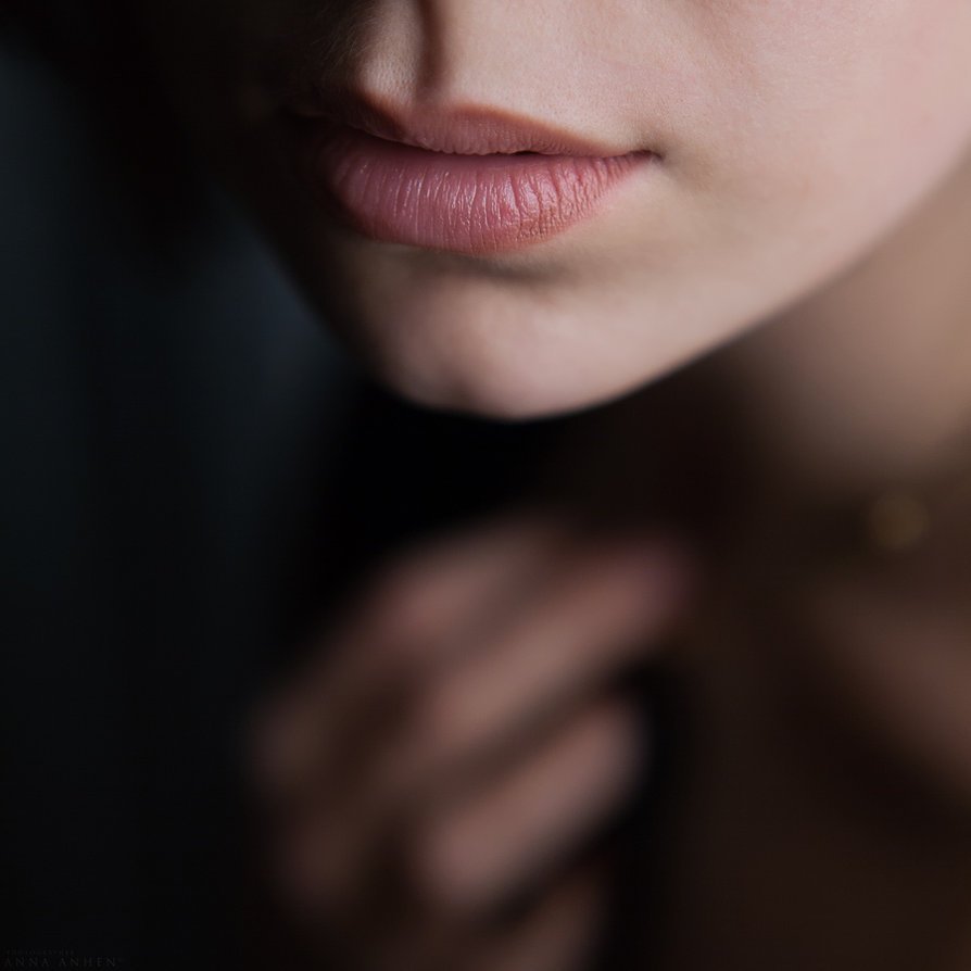 Губы девушки
