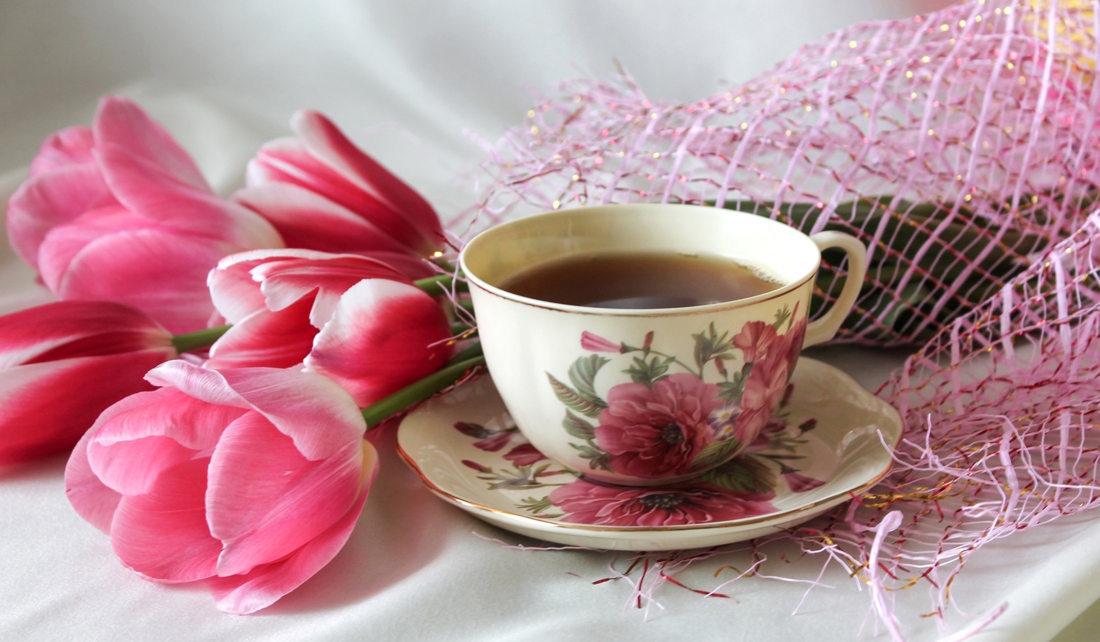 Картинка утро доброе розовое. Утренние цветы. Доброе утро чашка чая. Чай цветок. Доброе утро цветы.