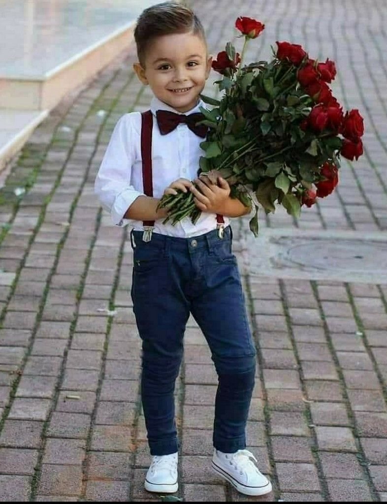 Мальчик с цветами