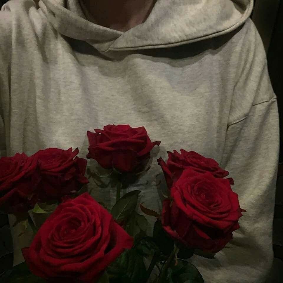 Эстетика парень с розой