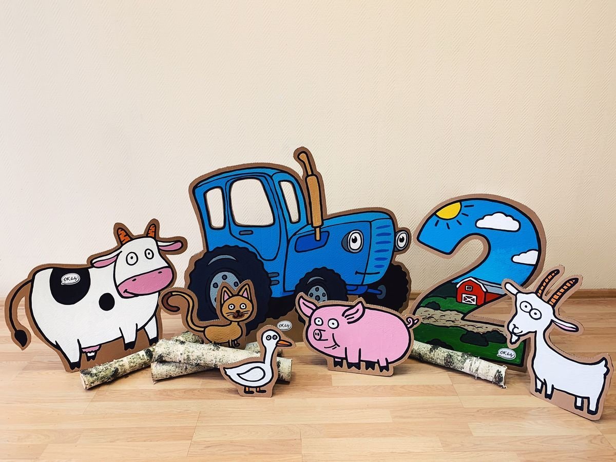 Синий трактор спереди