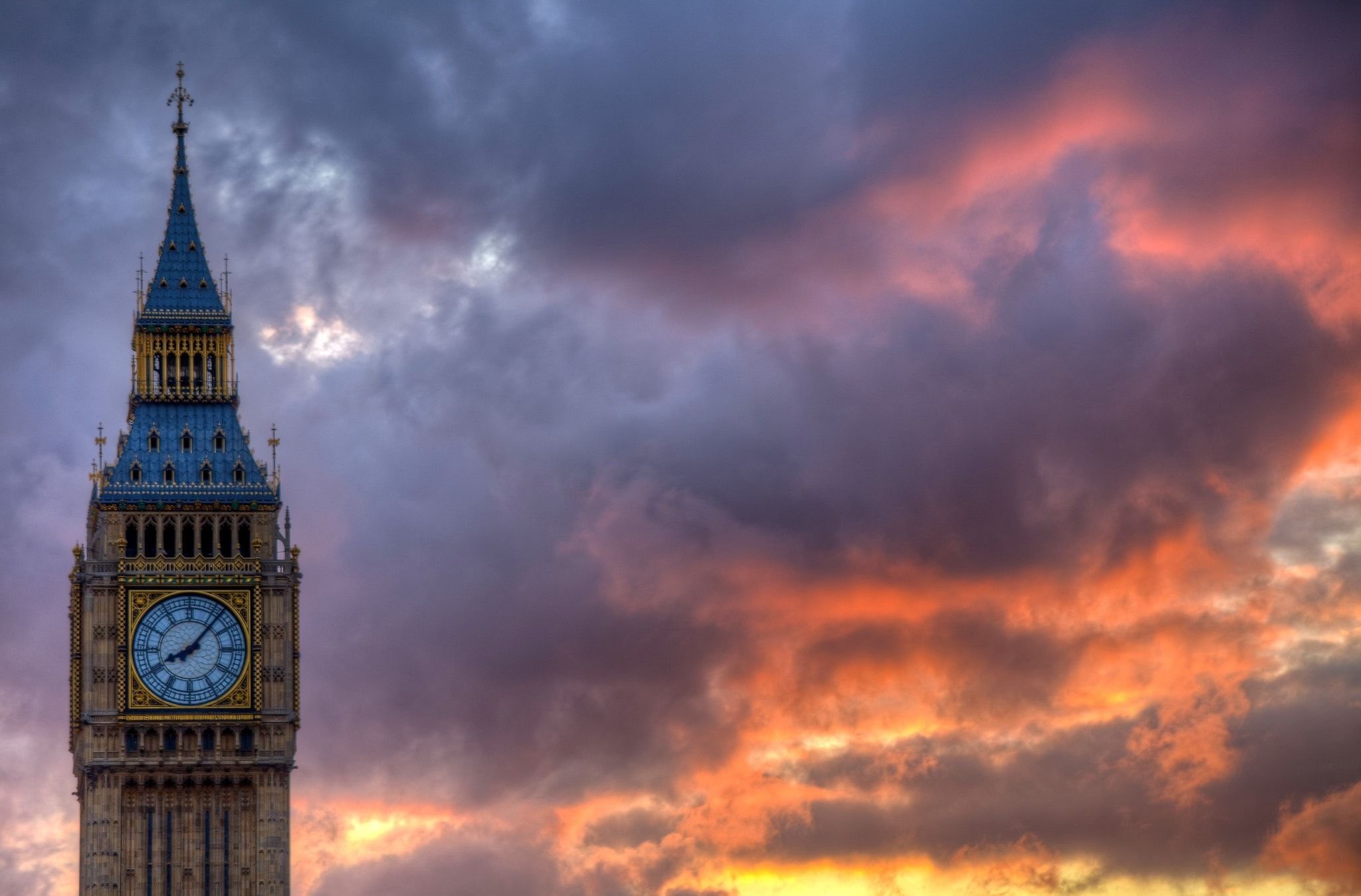Биг бен что это. Башня Биг Бен в Лондоне. Биг-Бен (башня Елизаветы). Вестминстерский дворец с башней Биг Бен. Часы Биг Бен в Лондоне.