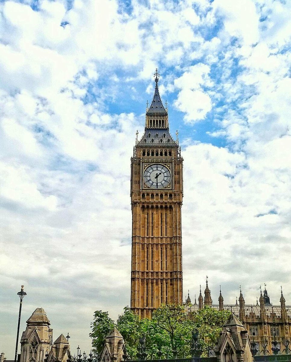 Биг бен что это. Башня Биг Бен в Лондоне. Биг-Бен (башня Елизаветы). Часовая башня Вестминстерского дворца. Часовая башня Биг Бен.