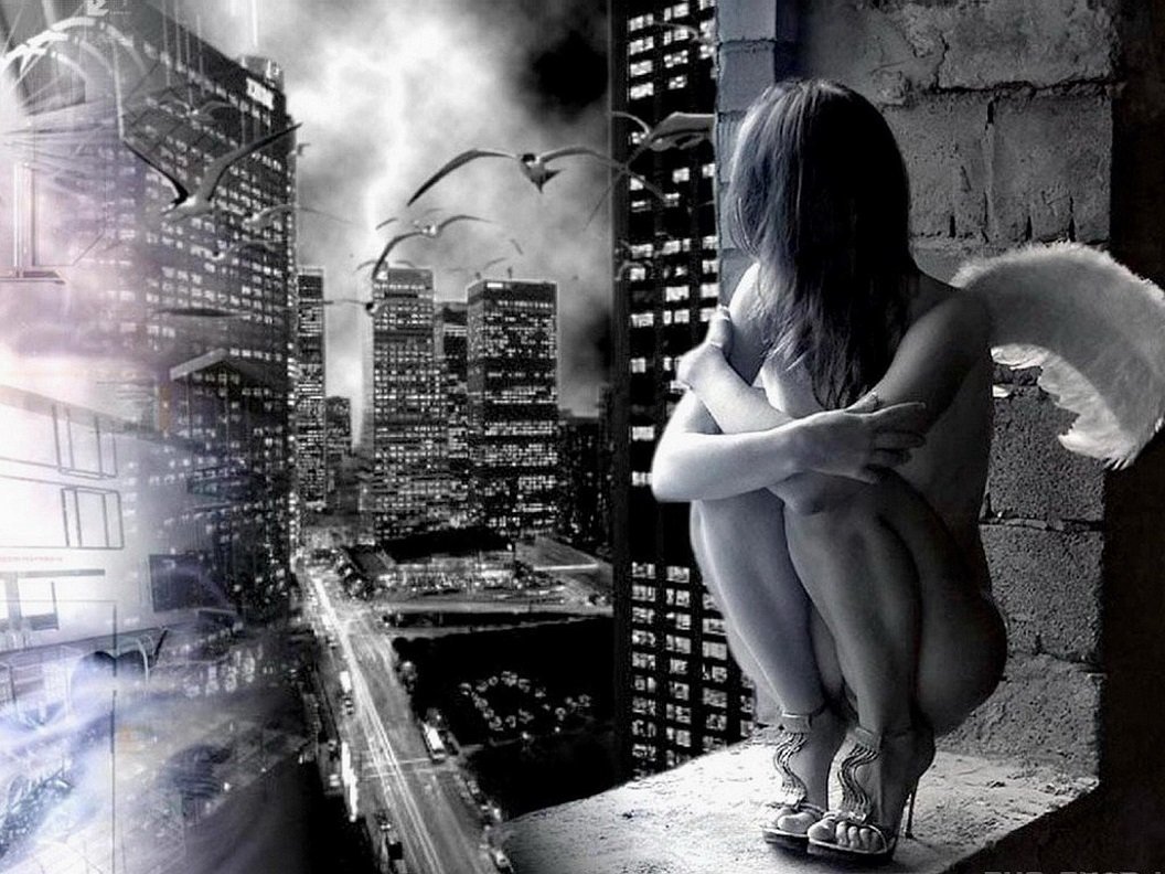 Ангел сидит на окне