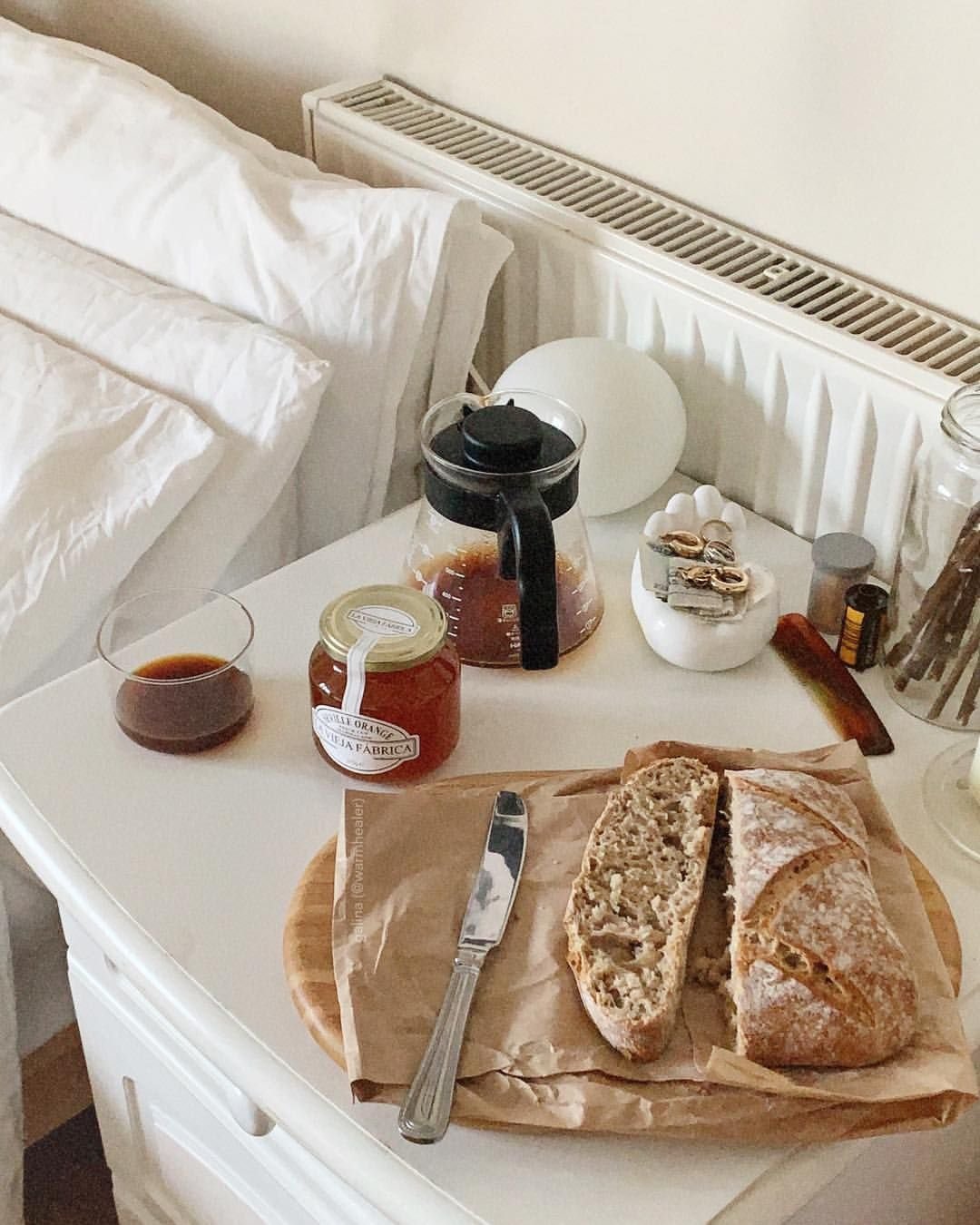 Завтрак в постель девушке