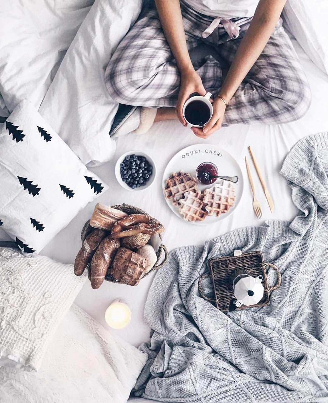 Подушка 'завтрак в постель'