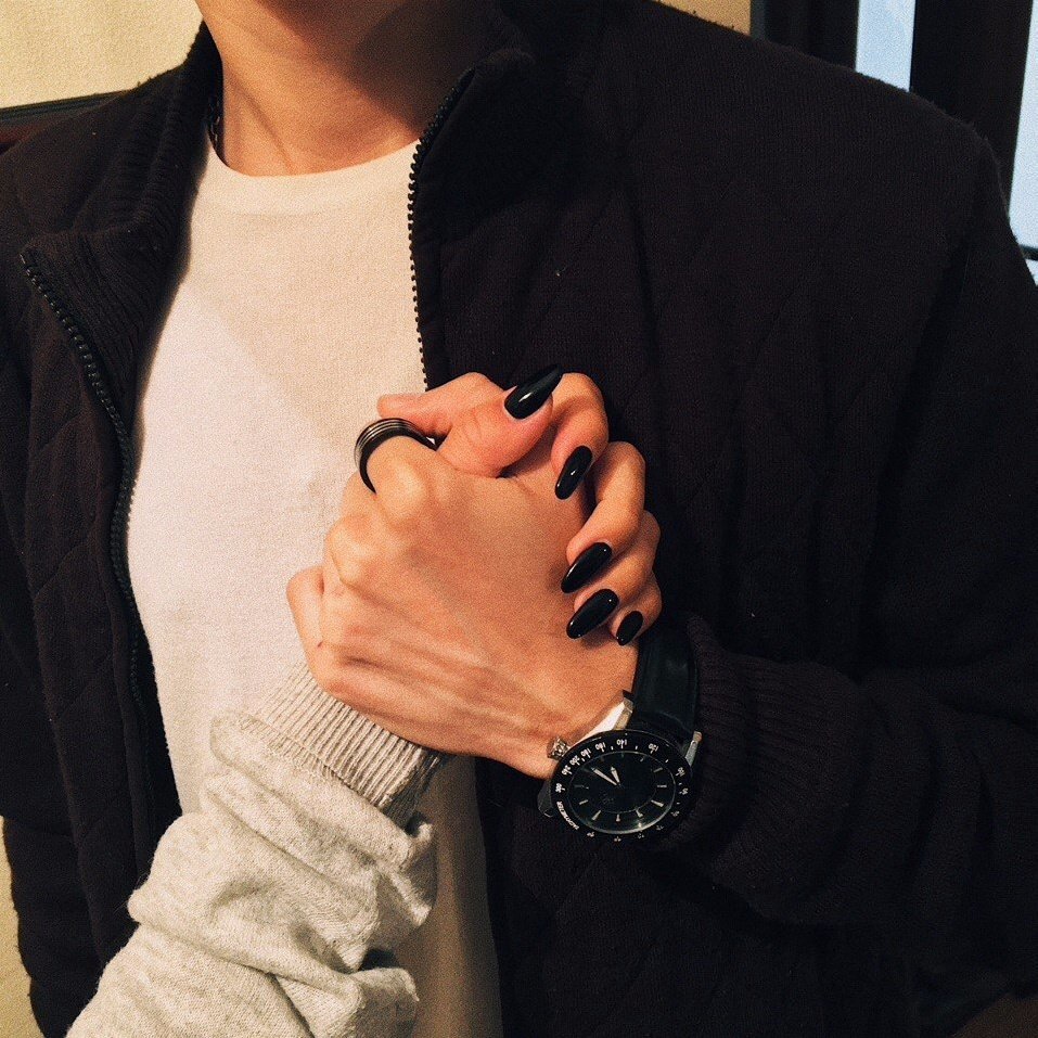 Сохры пары рука в руке