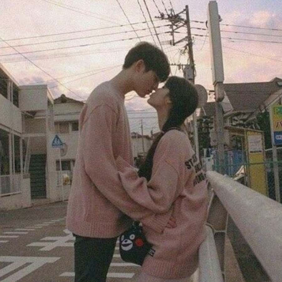 Корейские парочки в обнимку