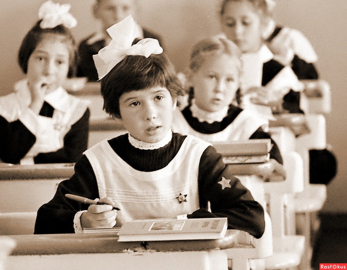 Урок 10 уроки прошлого. Советские школьники. Советские дети в школе. Советские школьники за партой. Ученики Советской школы.