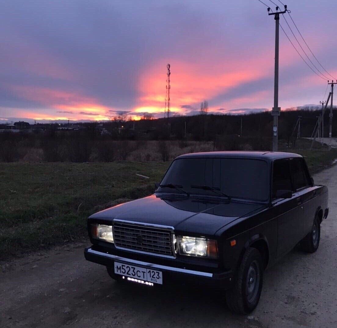 ВАЗ 2107 чёрная тонированная