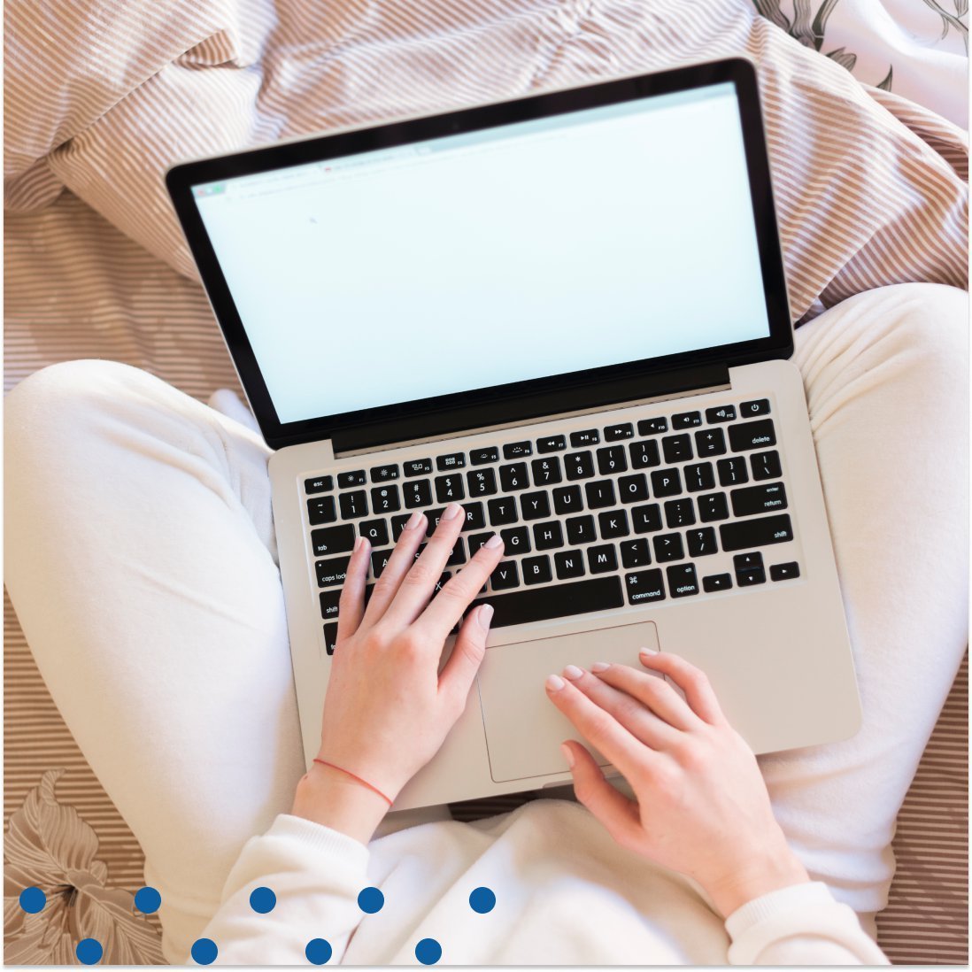 Девушка с ноутбуком