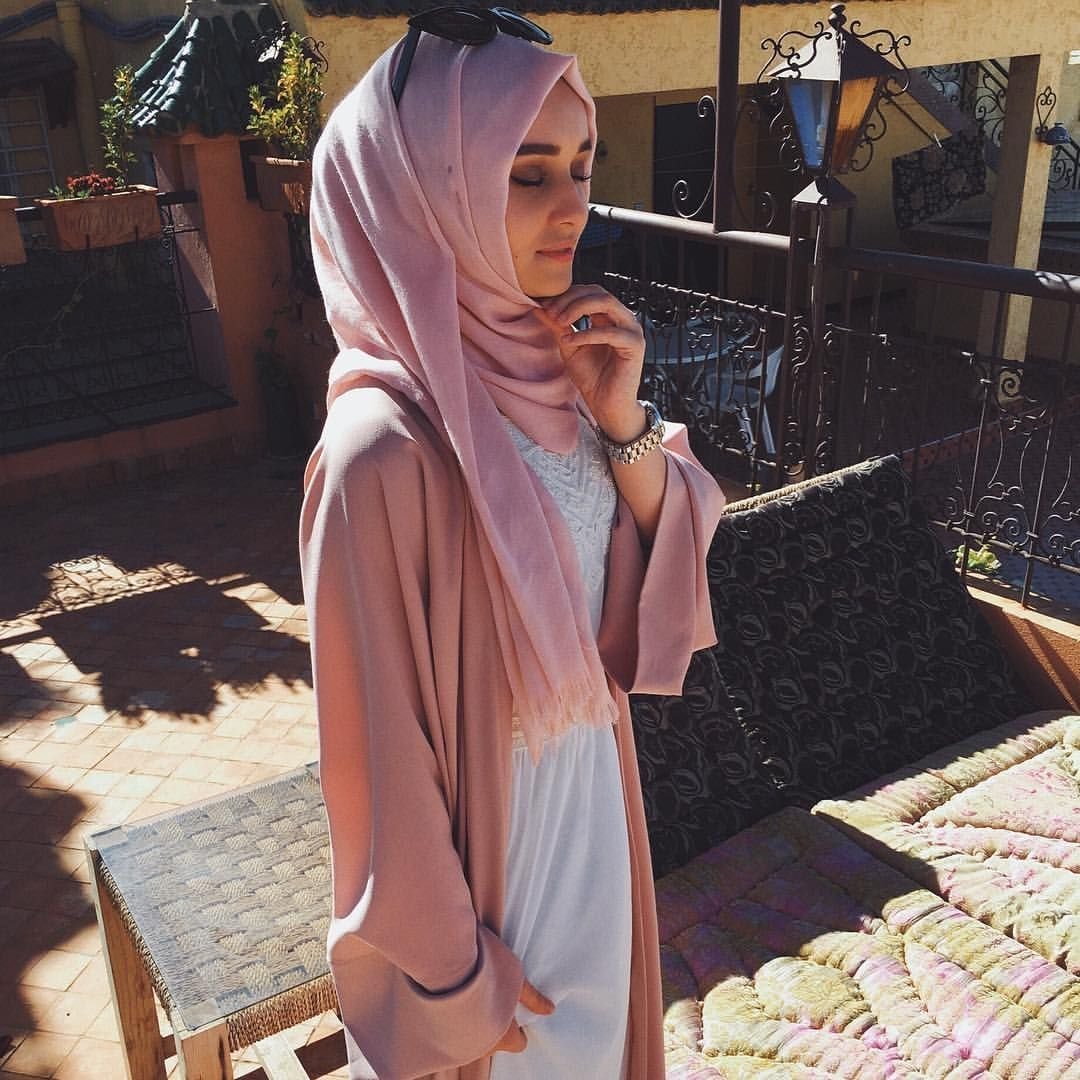 Саша Головкова в хиджабе