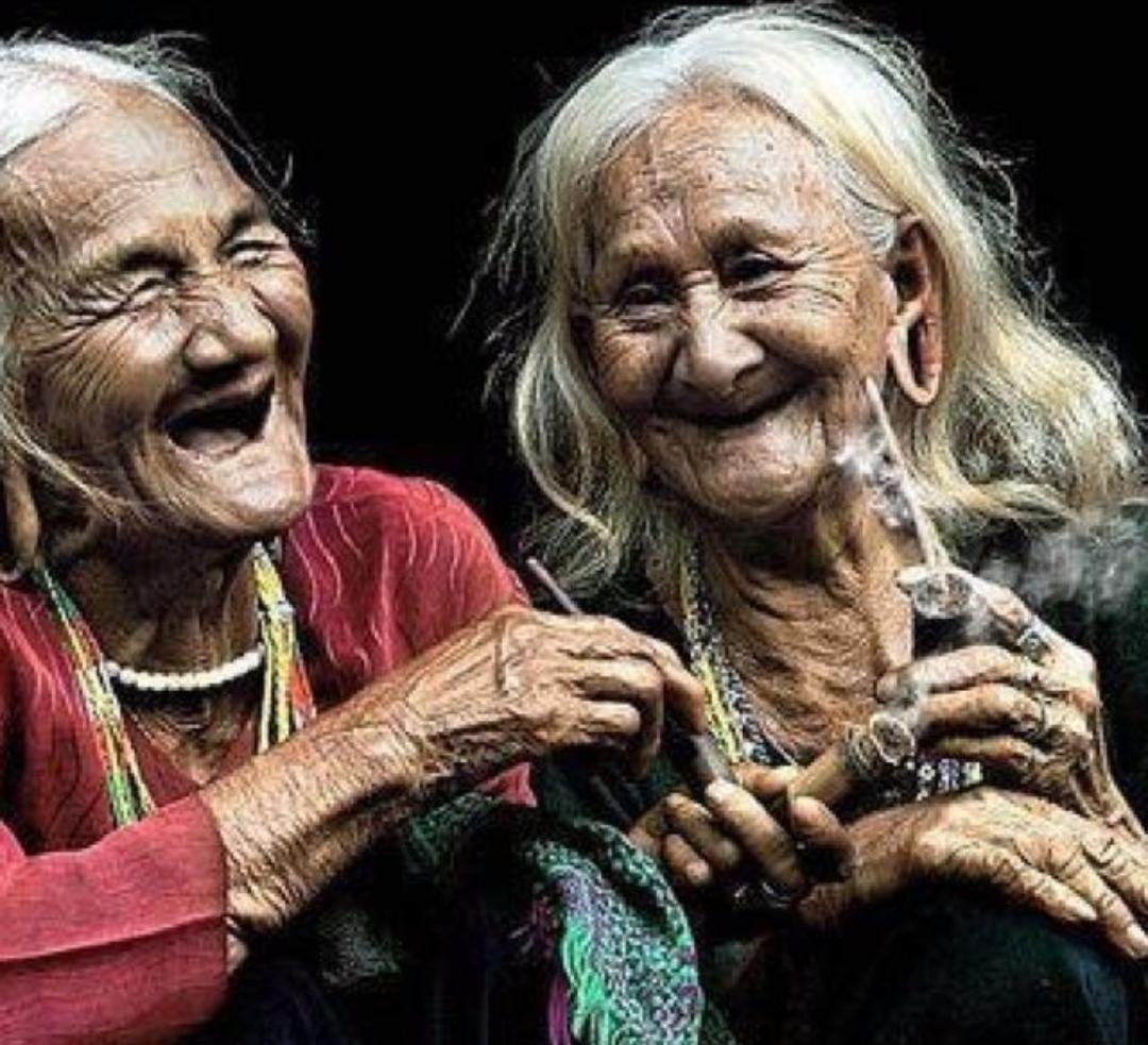 Веселые подруги в старости