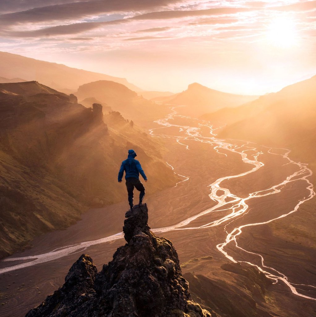 Человек на вершине горы