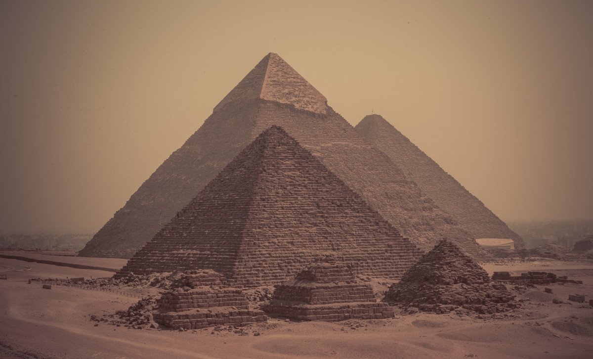Три великих пирамиды Египта