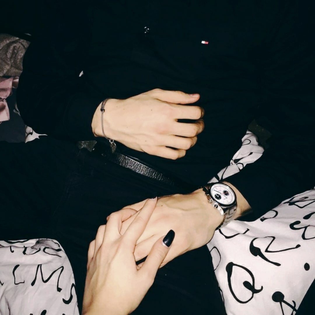 Парочки без лица руки