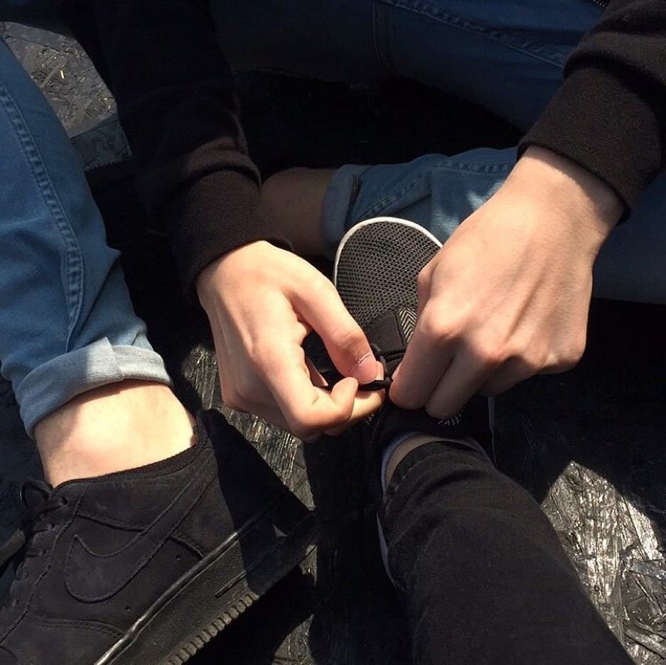 Пары Держащиеся за руки