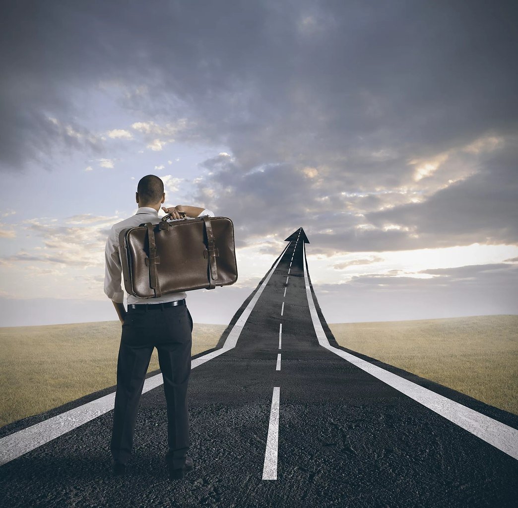 Мужчина с чемоданом