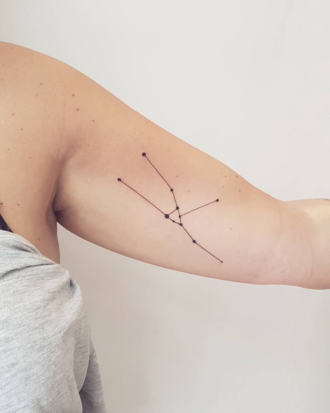 Созвездие Телец тату