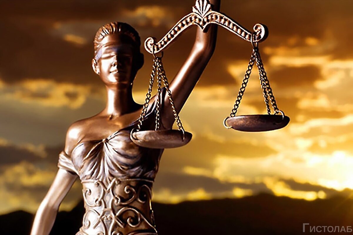 Богиня Фемида статуя