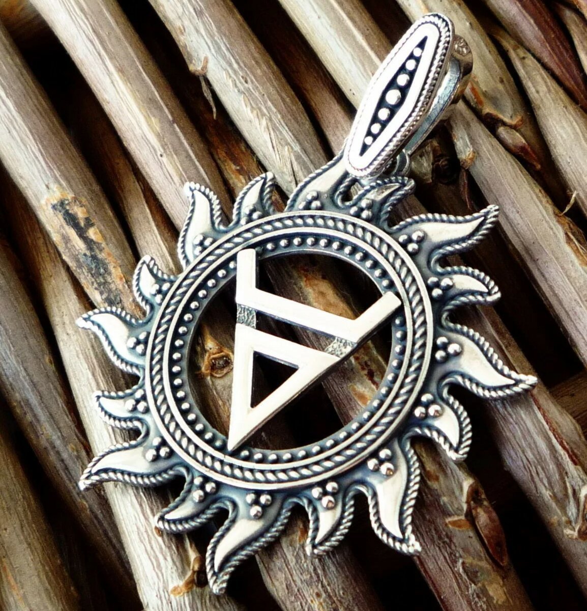 Символ Велеса медвежья лапа