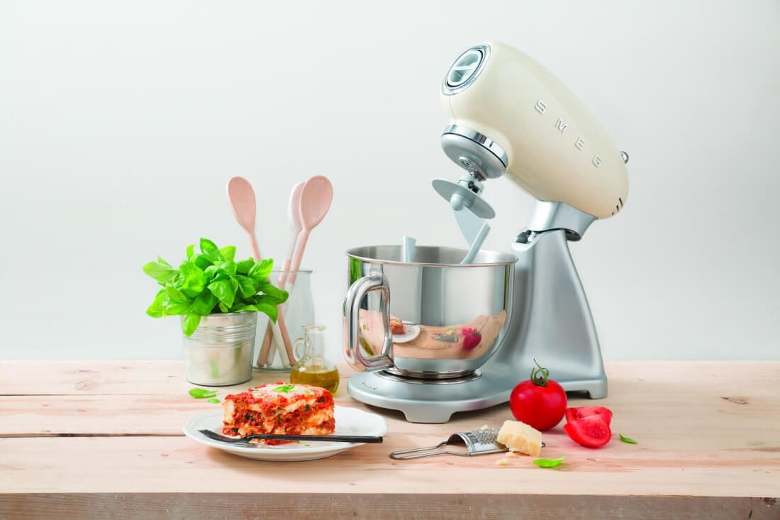 Smeg smf02creu (кремовый)