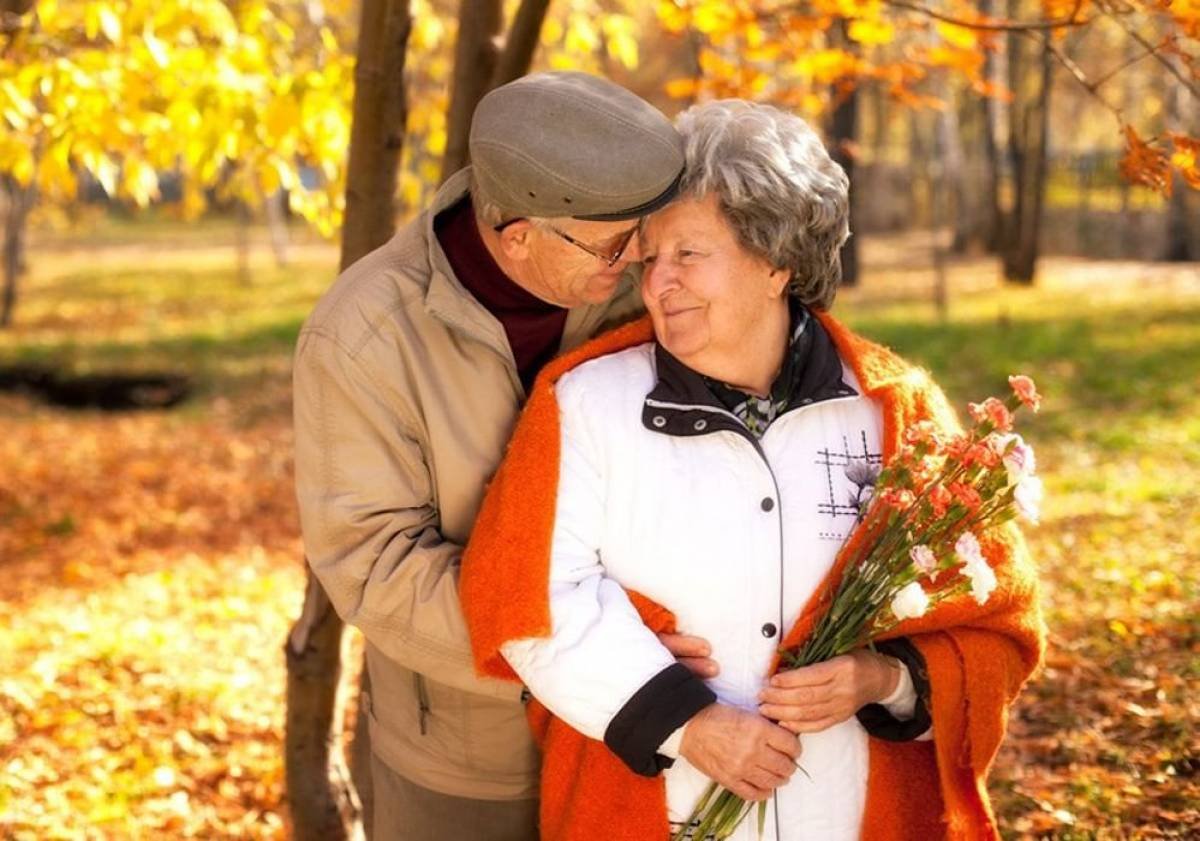 Сценарий отдых для пожилых людей. Пожилые люди осень. День пожилых людей. Международный день пожилых людей. Осень пожилого человека.