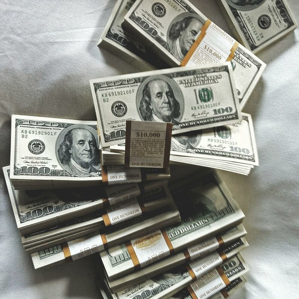 Пачка долларов