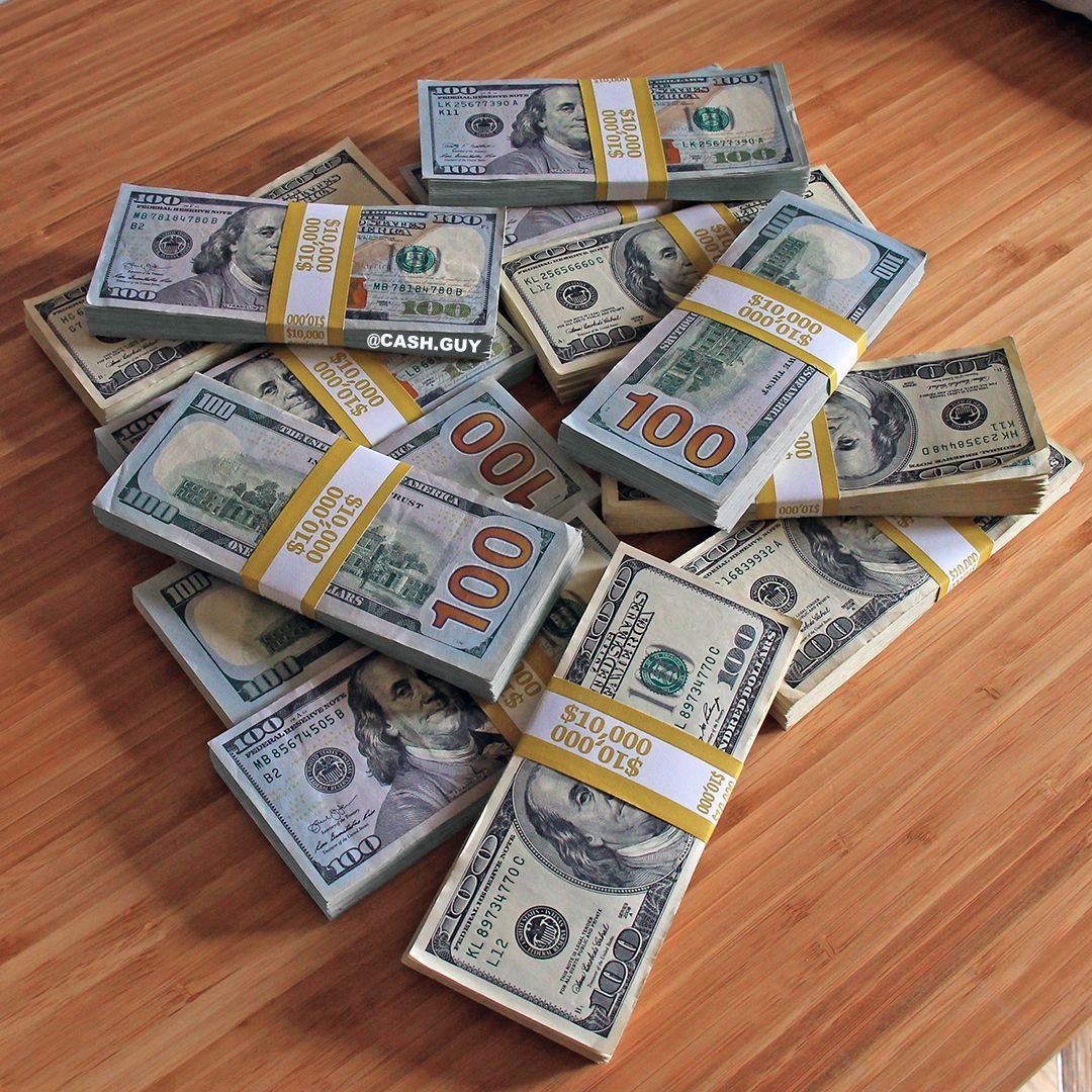 Пачки денег доллары