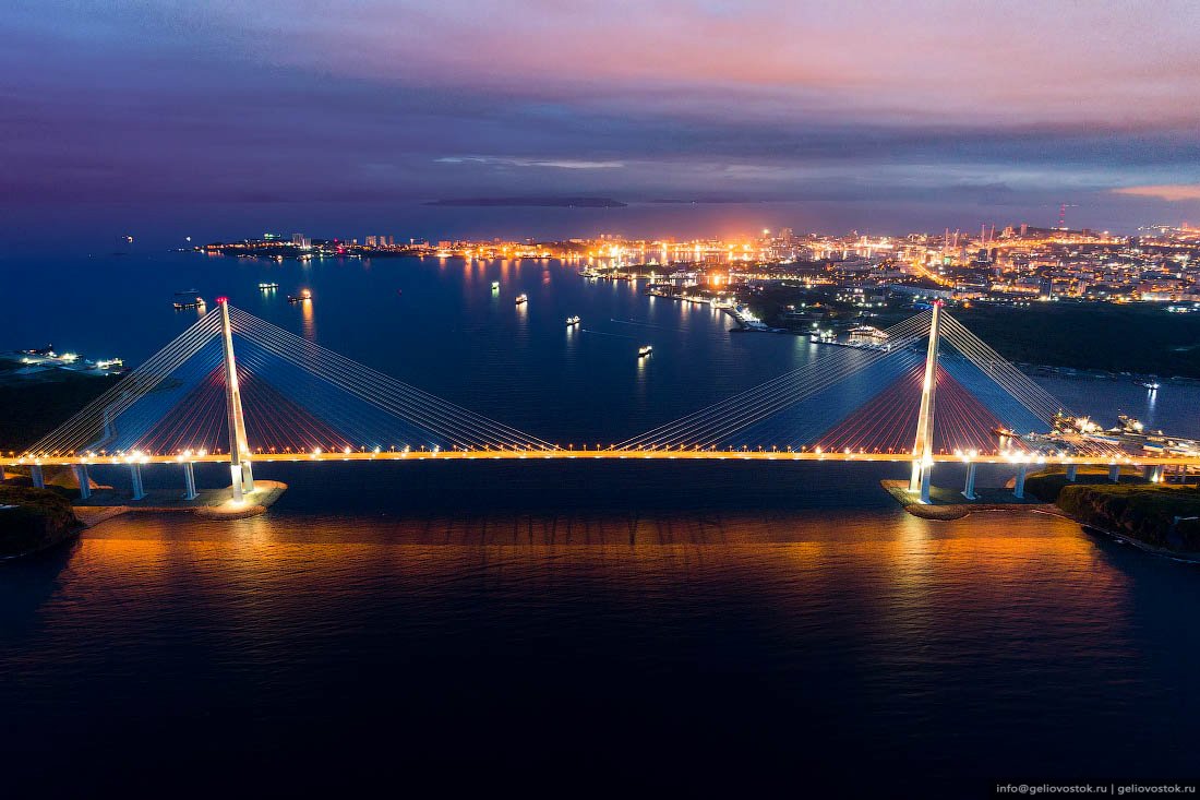 Мост на остров русский в городе Владивосток
