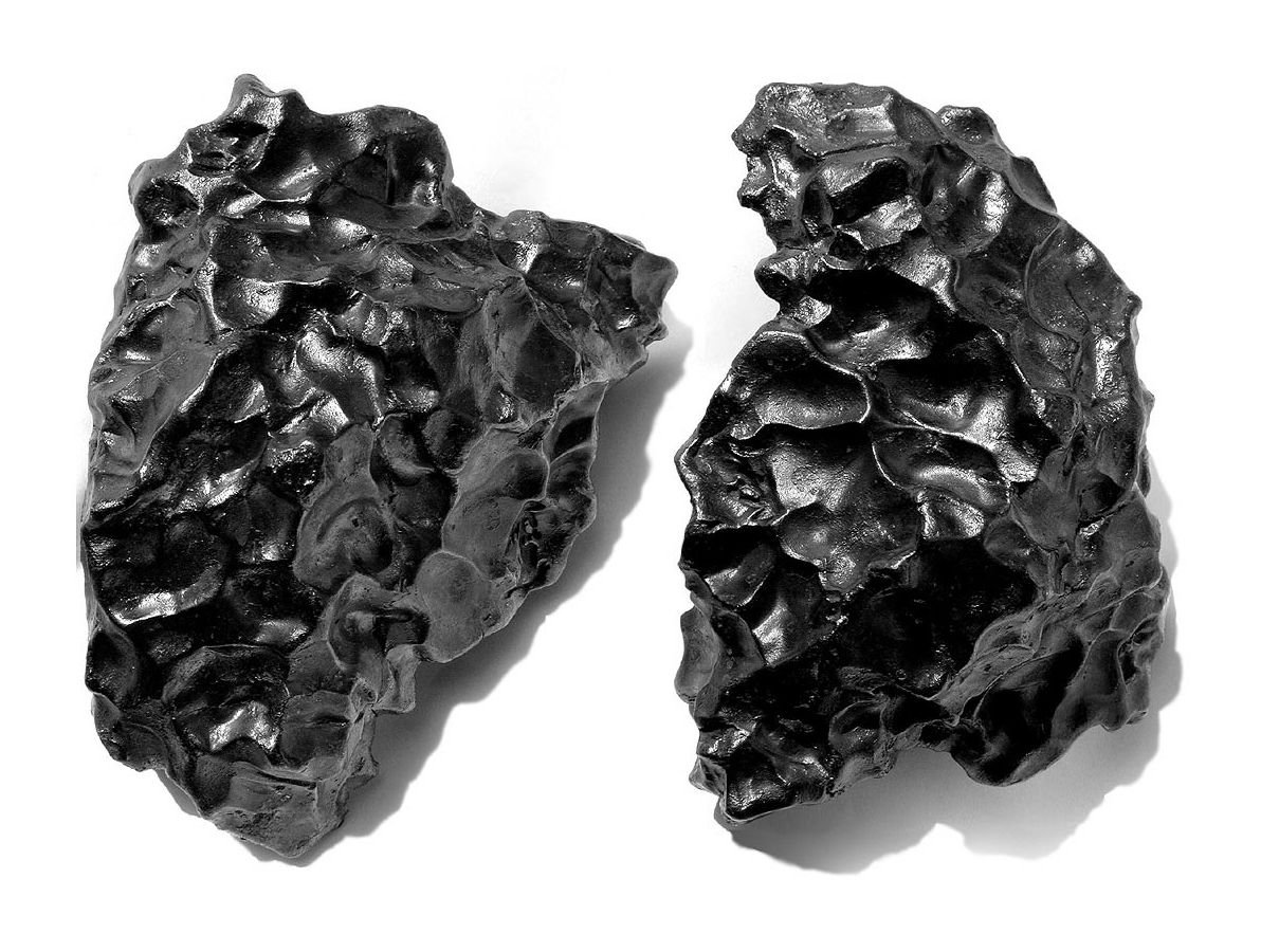 Отлитую из чистого железа. Метеоритное железо метеорит. Ферум минерал. Железо металл. Черный металл.