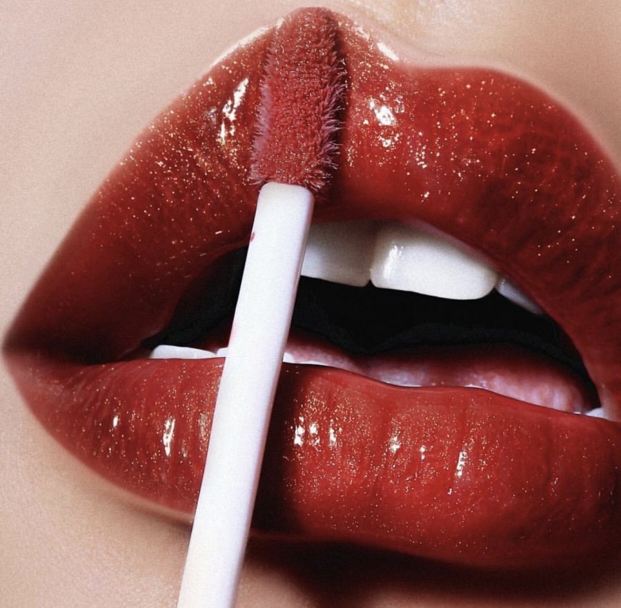 Красные губы Эстетика