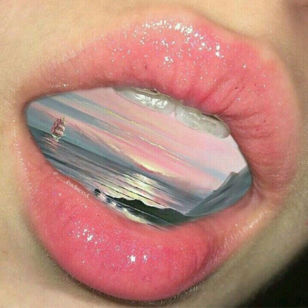 Губы тумблер