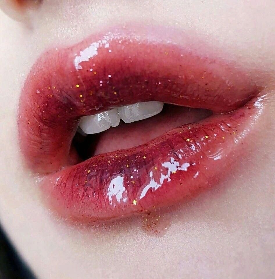 Красные губы Эстетика