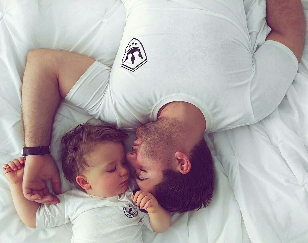 Женщина с детьми и сумками