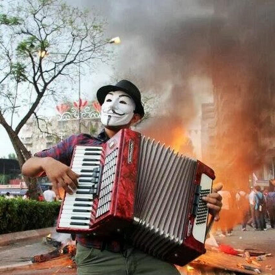 Бомж с аккордеоном