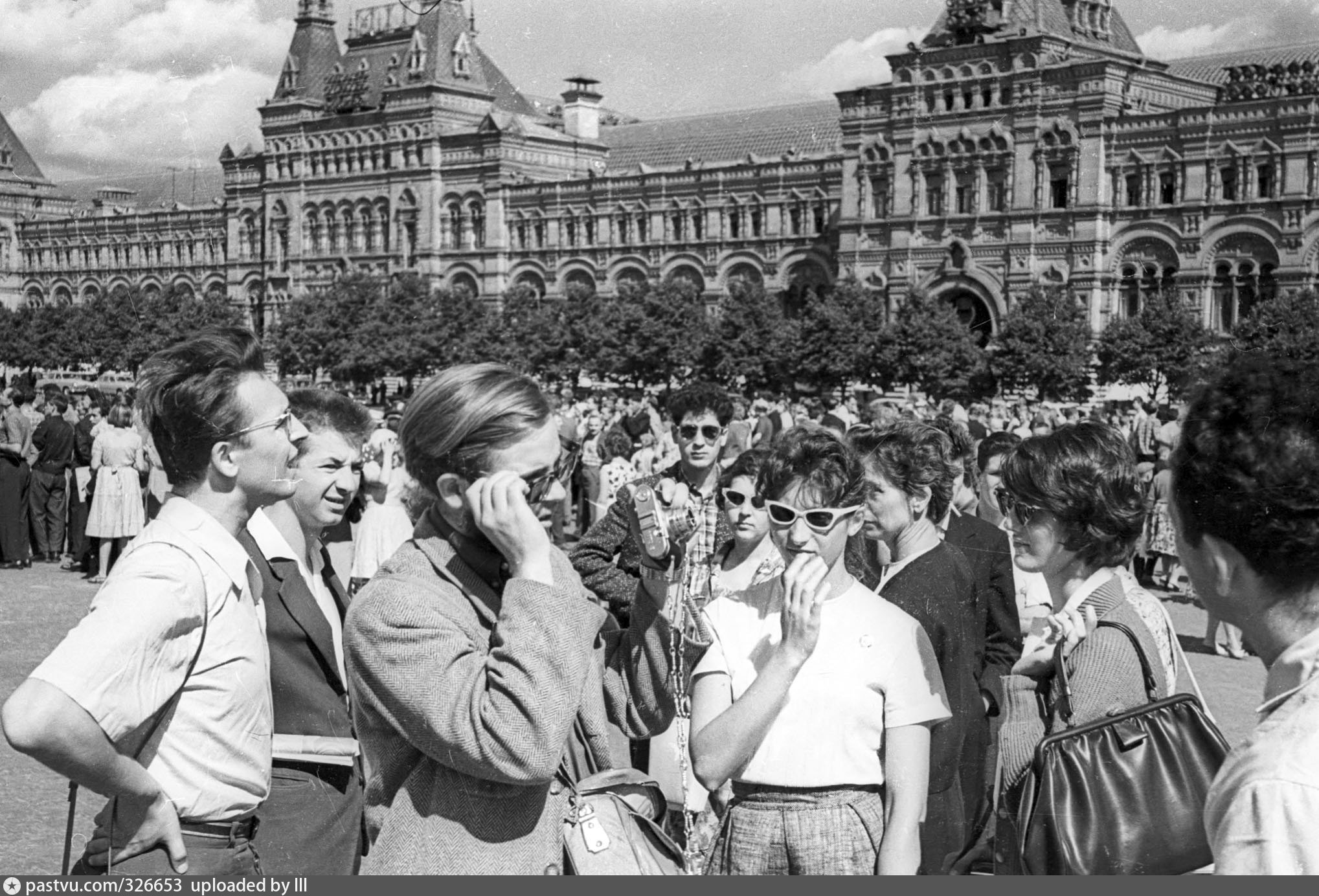 1957 год первый в истории. Фестиваль молодежи в СССР 1957. Фестиваль 1957 Хрущев. Всемирный фестиваль молодежи 1957 в Москве. Московский фестиваль молодежи и студентов 1957.