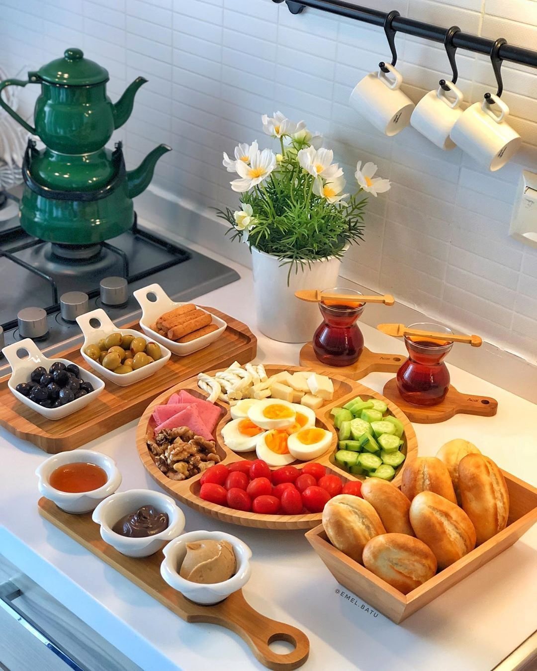 Столик для еды