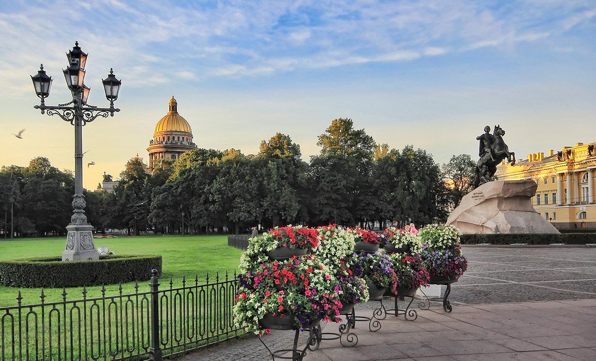 Май в Петербурге