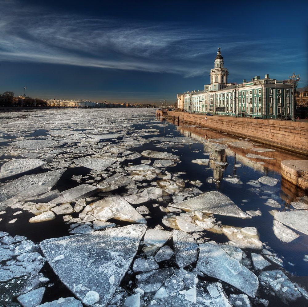 Весна в России город
