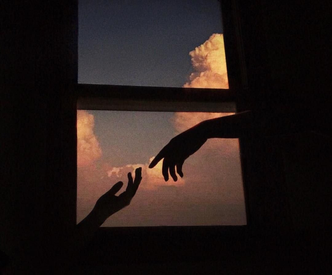 Тень парня и девушки