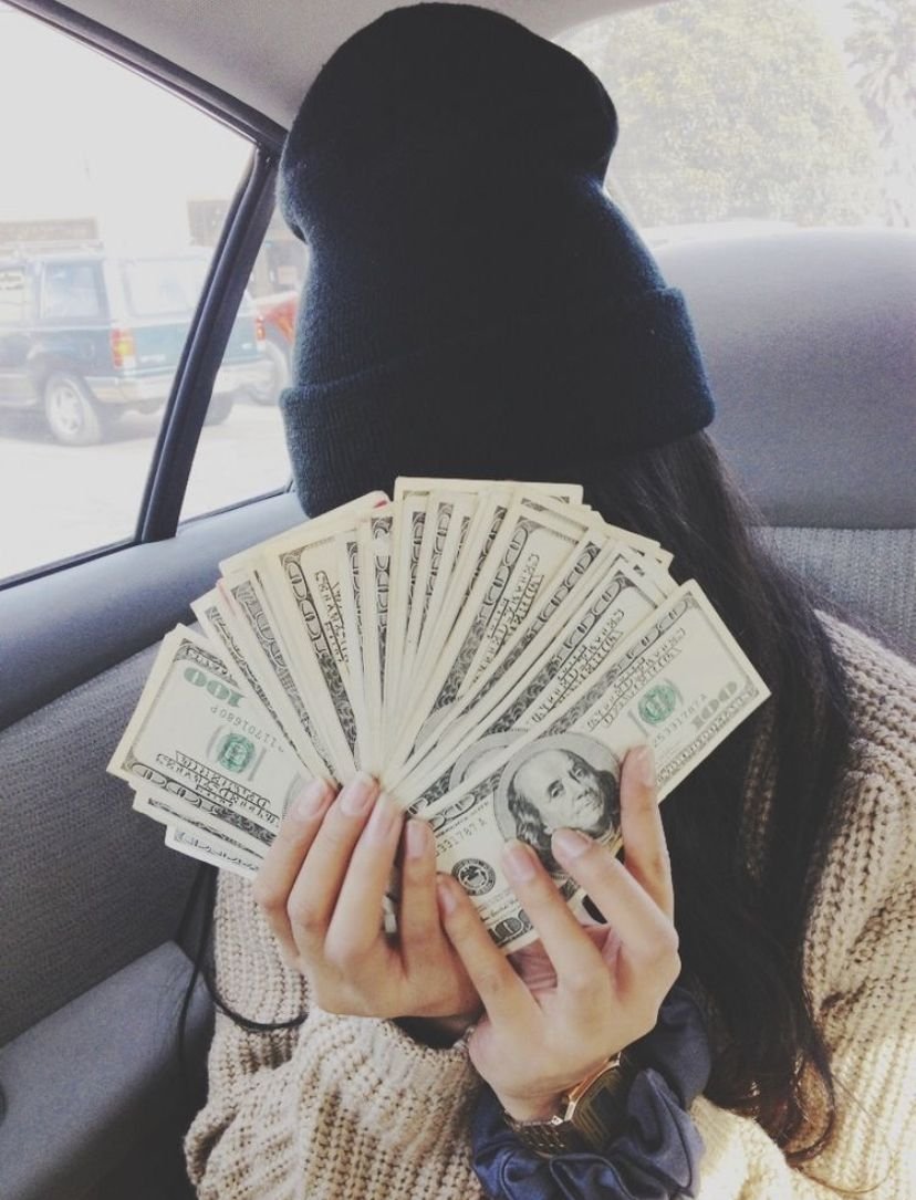 Девушка с деньгами