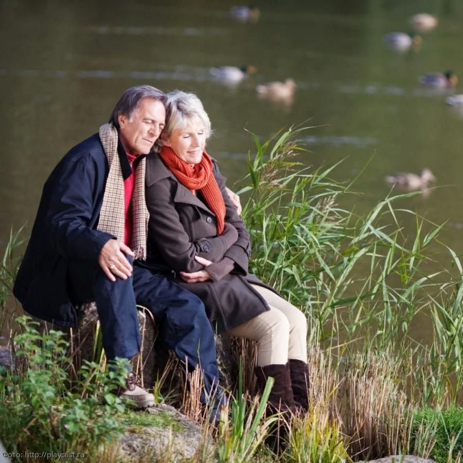 Два пожилых человека