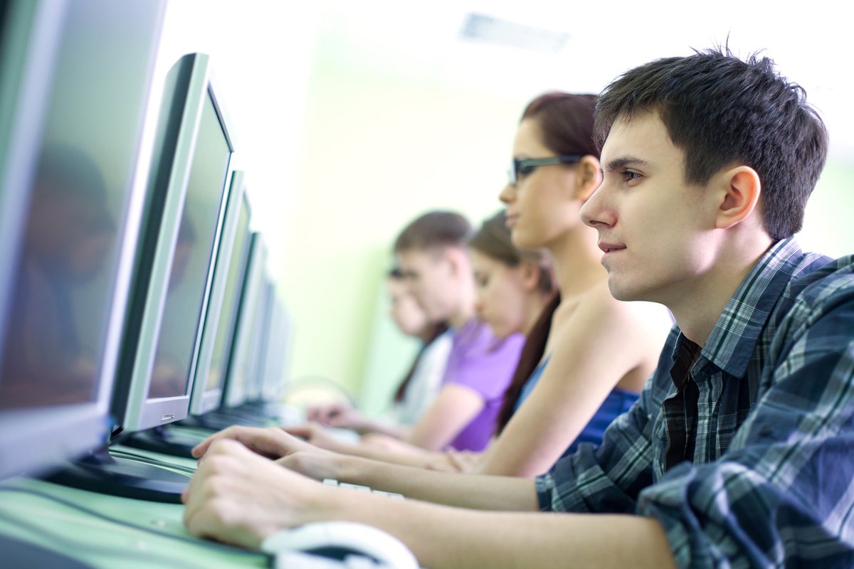 Подросток и компьютер