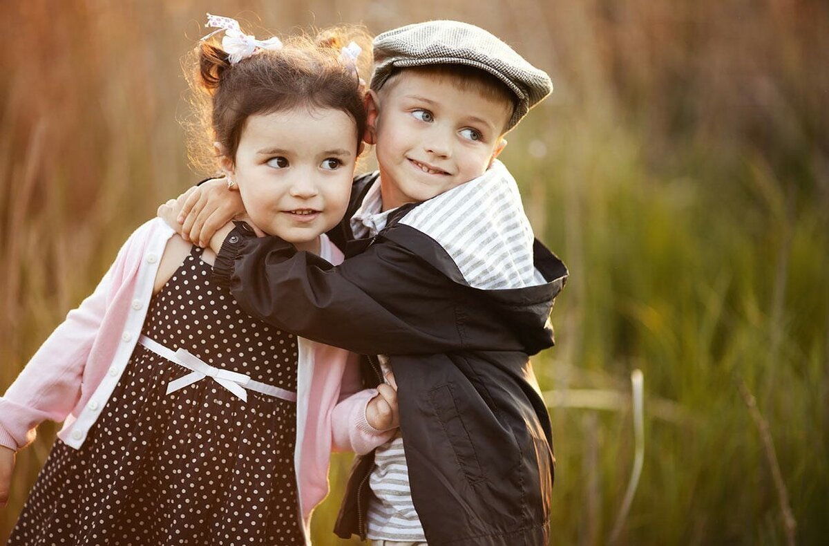 Дети мальчик и девочка